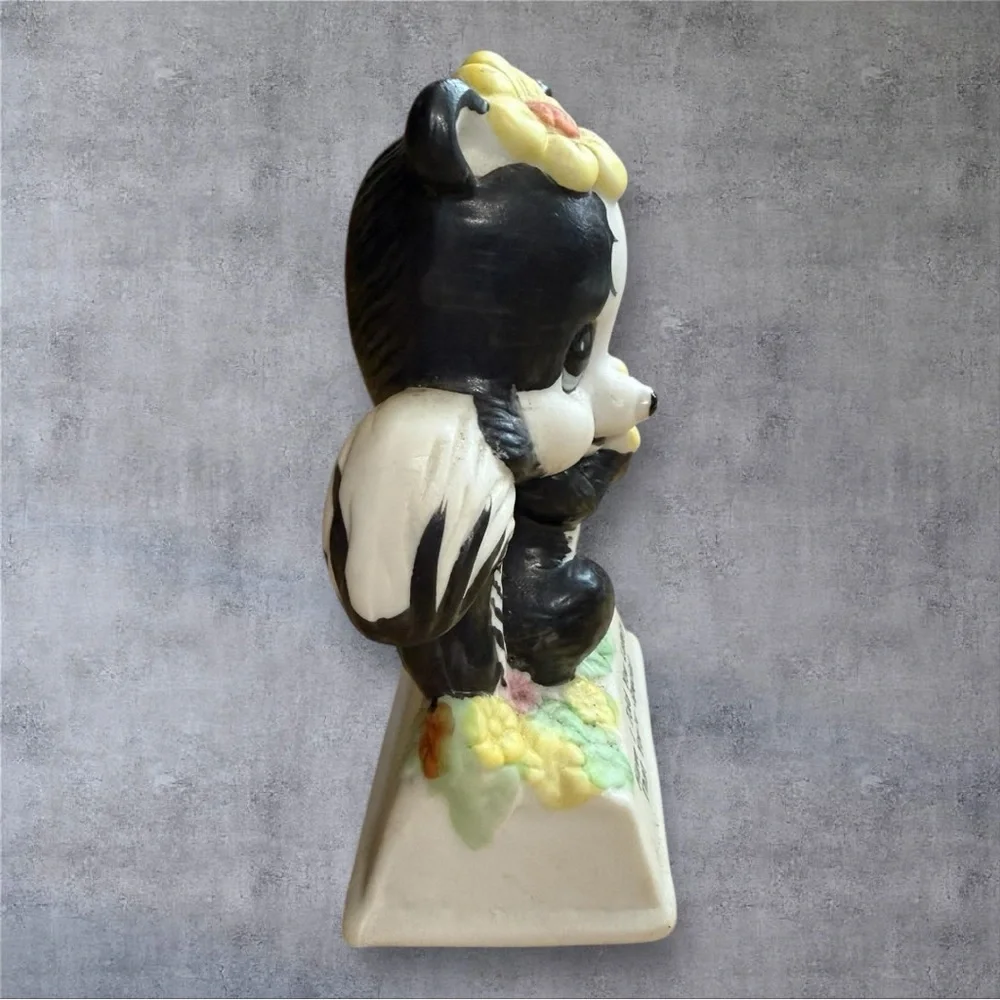 Vintage 1979 Russ Berrie & Co. Ceramic Skunk Figurine (model #818)